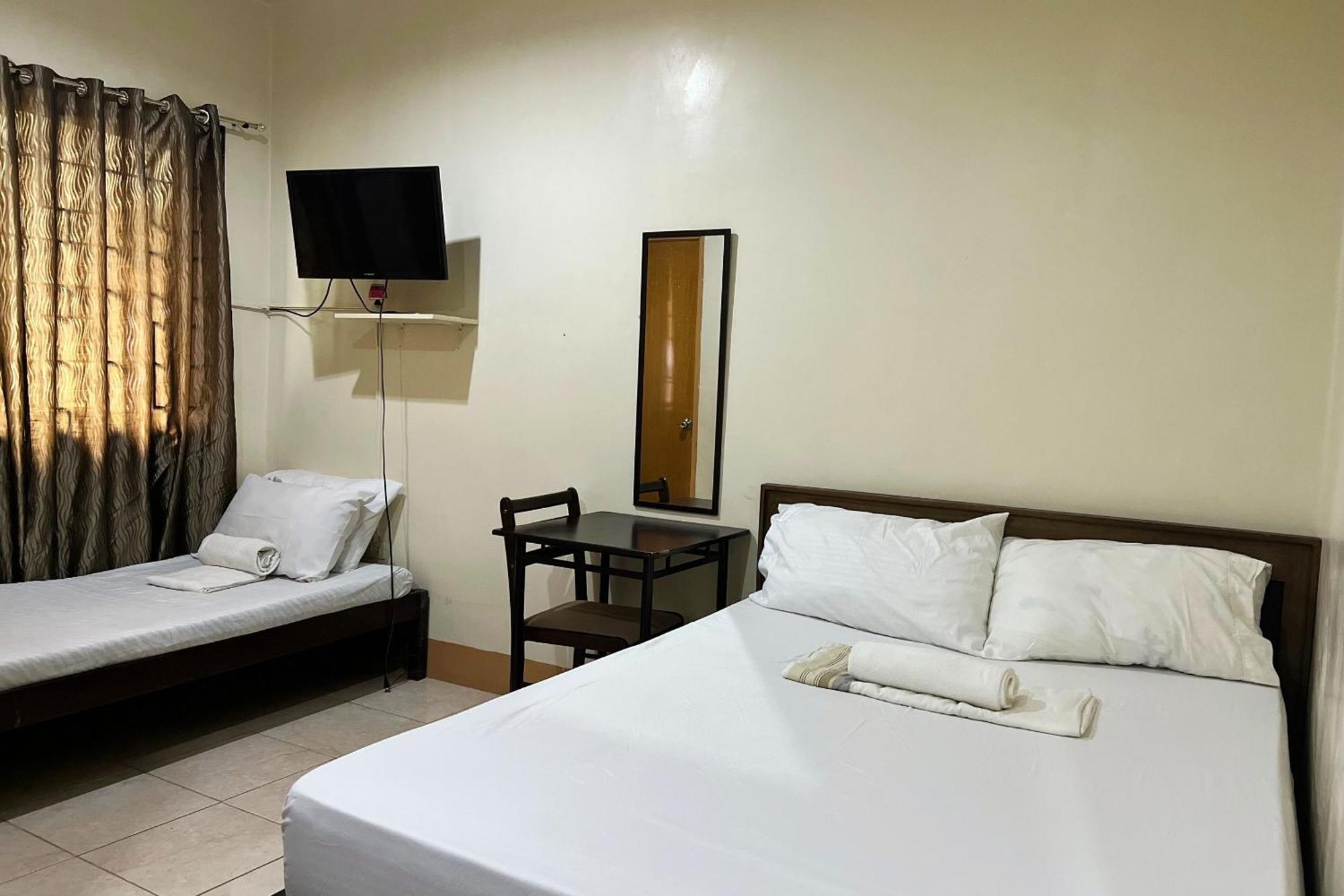 Sta Rosa Inn Iloilo Powered By Cocotel Chambre photo