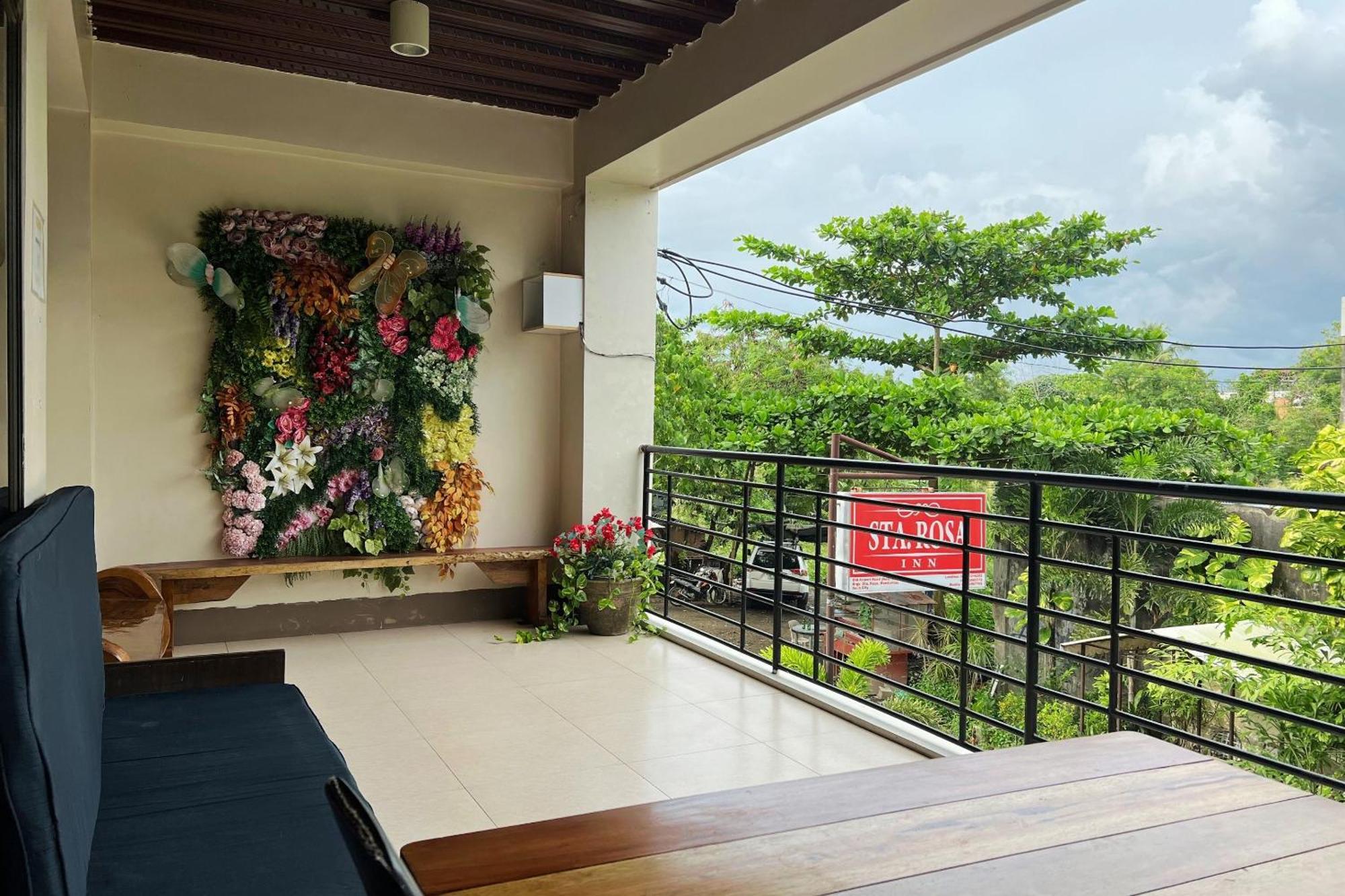 Sta Rosa Inn Iloilo Powered By Cocotel Extérieur photo