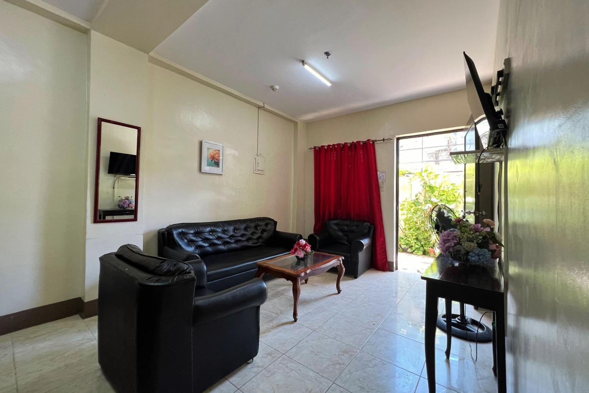 Sta Rosa Inn Iloilo Powered By Cocotel Chambre photo